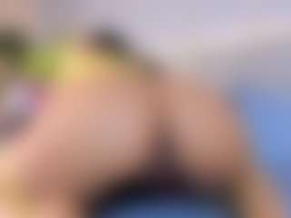 Live cam show with April Grey - Skinny on fuklive.com