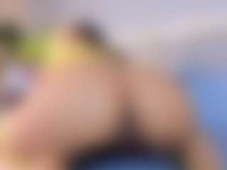 Live cam show with April Grey - Petite on camgirlchat.live