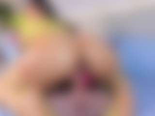 Live cam show with April Grey - Spank Brown Hair on Latina Girls