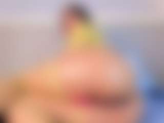 Live cam show with April Grey - Spank Brown Hair on studioflirtlive.com