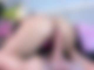 Live cam show with April Grey - Natural on sexylive.show