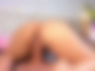 Live cam show with April Grey - Squirt on SxyPornLive