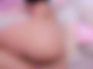 Live cam show with April Grey - Brown Hair on Camsoda