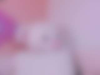 Live cam show with April Grey - Brown Hair on Camsoda