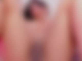Live cam show with April Grey - Brown Hair on Camsoda