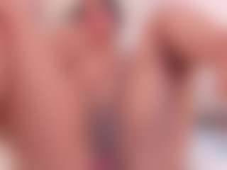 Live cam show with April Grey - Shaved Pussy on Camsoda
