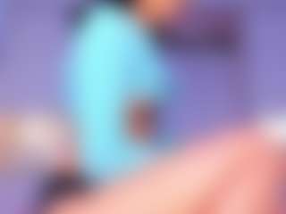 Live cam show with AriiannaVega - Skinny on Hubzter Live