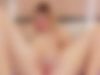 Live cam show with Chloe-Cortez - Full Nudity on Livezox