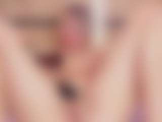 Live cam show with Chloe-Cortez - Shaved Pussy on luckytryst.com