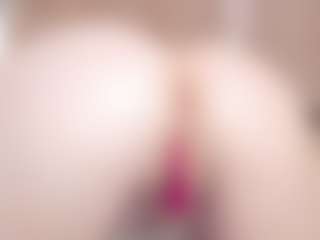 Live cam show with Chloe-Cortez - Dildo on Camsoda