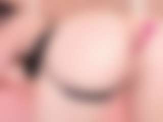 Live cam show with Chloe-Cortez - Fingering on Soda Cam