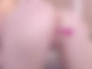 Live cam show with Chloe-Cortez - Small Tits on Mixed Magazine Live