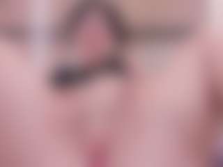 Live cam show with Chloe-Cortez - Fingers on madthumbs