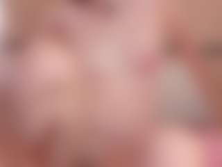 Live cam show with Chloe-Cortez - Fingers on CamClone