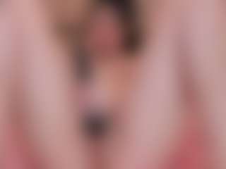 Live cam show with Chloe-Cortez - Fingering on madthumbs