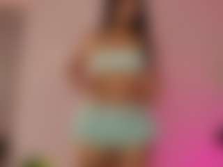 Live cam show with Naty Arias - Fingers on Camsoda