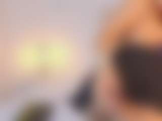 Live cam show with RavenBliss - Deepthroat on live18s.com