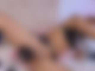 Live cam show with RavenBliss - Petite on livesexfox.com