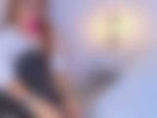 Live cam show with RavenBliss - Tease on googirlz