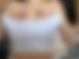 Live cam show with Lisa - Body Massage on CamClone