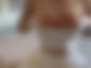 Live cam show with Lisa - Tiny Tits on liverealitysex.com