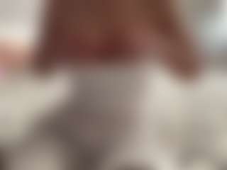 Live cam show with Lisa - Average on SinfulBabes