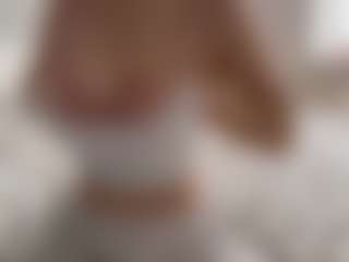 Live cam show with Lisa - Body Massage on slutload