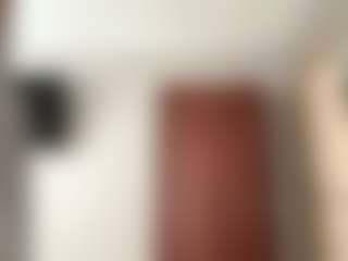 Live cam show with Lisa - Average on livesuperchat.net