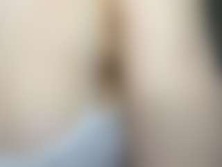 Live cam show with Lisa - Green Eyes on StripNow