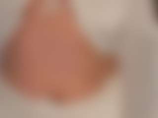 Live cam show with JuliannDelperdang - Upskirt on Free Soda