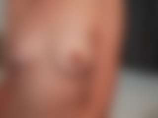 Live cam show with lunayung - Flashing on madthumbs