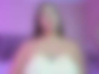 Live cam show with MariaMore - Shaved Pussy on sexytreat.net
