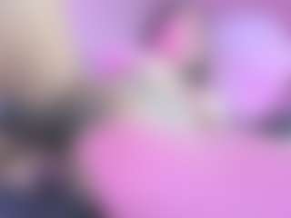 Live cam show with MariaMore - Nails on Camsoda