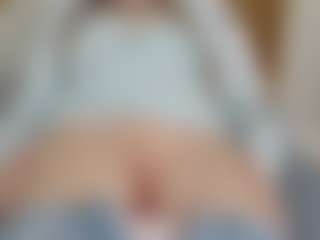 Live cam show with NaughtyBlooms - Blowjob on AdultVida.com