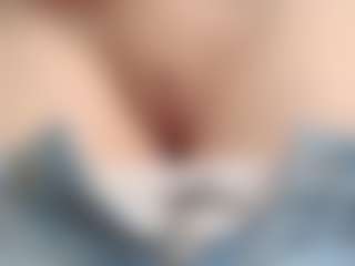 NaughtyBlooms's Live Sex Cam Show