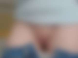 NaughtyBlooms's Live Sex Cam Show