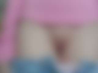 Live cam show with NaughtyBlooms - Brown Eyes on Uber Horny