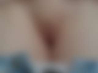NaughtyBlooms's Live Sex Cam Show