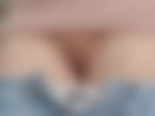 NaughtyBlooms's Live Sex Cam Show