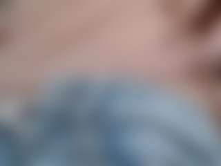 NaughtyBlooms's Live Sex Cam Show