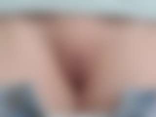 NaughtyBlooms's Live Sex Cam Show