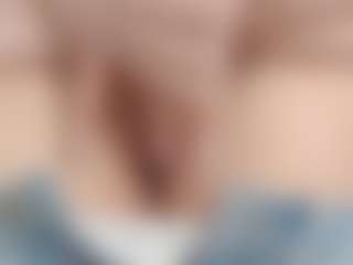 NaughtyBlooms's Live Sex Cam Show