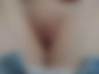 NaughtyBlooms's Live Sex Cam Show