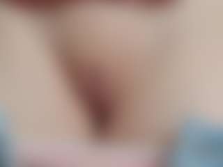 Live cam show with NaughtyBlooms - Teen (18+) on CamwithHer