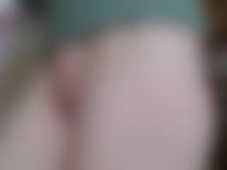 NaughtyBlooms's Live Sex Cam Show