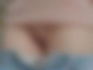 NaughtyBlooms's Live Sex Cam Show