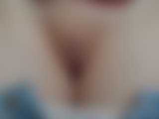 NaughtyBlooms's Live Sex Cam Show
