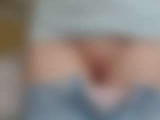 NaughtyBlooms's Live Sex Cam Show