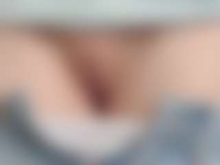 NaughtyBlooms's Live Sex Cam Show