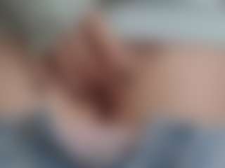 NaughtyBlooms's Live Sex Cam Show